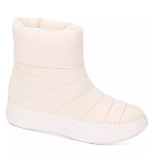 Gentle Souls by Kenneth Cole Cream Quilted Rosette Puff Booties Size 7.5